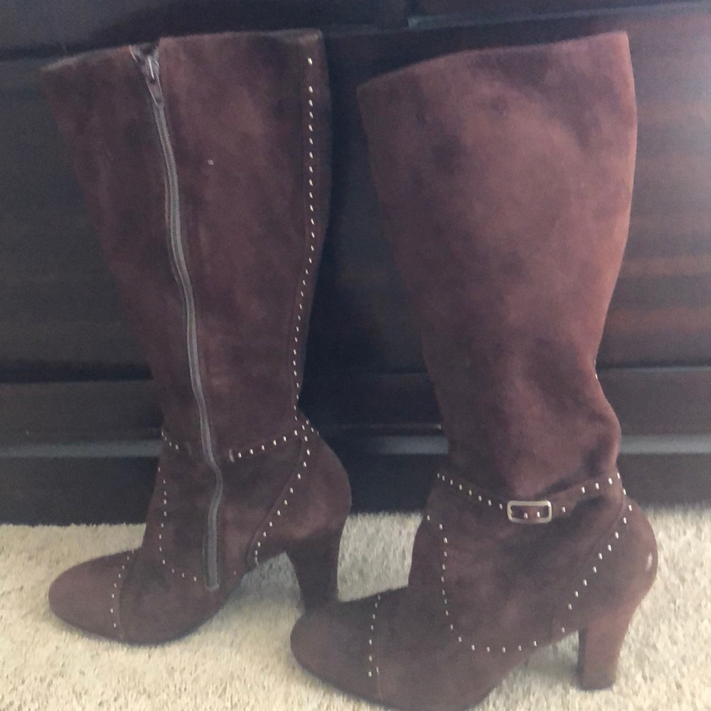 Suede boots